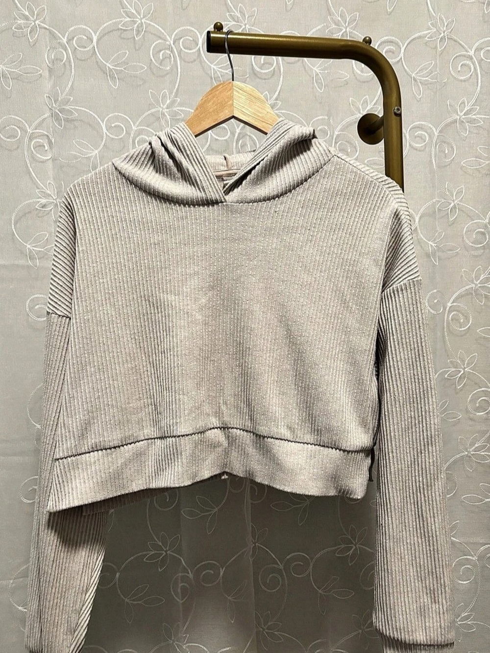 Alo Ribbed Cropped Hoodie in Cream/Gray Small some discolouration
